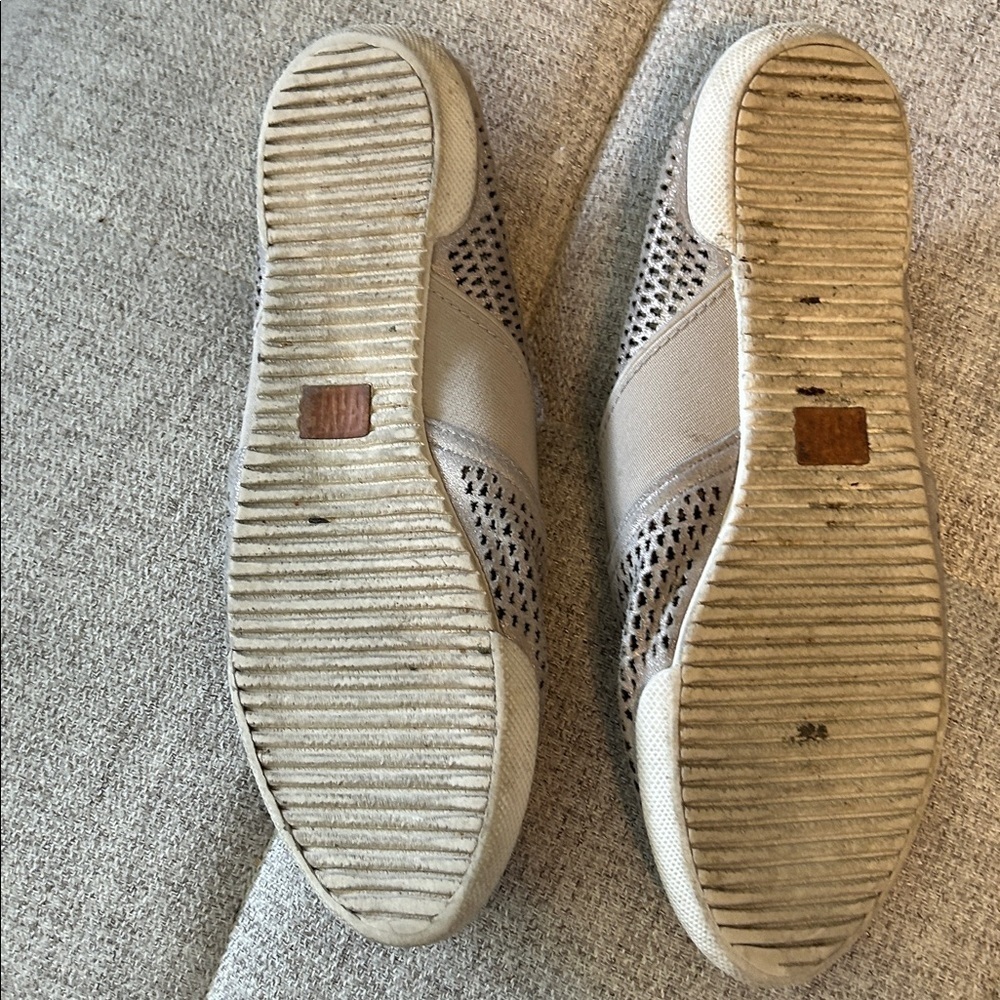 Frye Melanie Perth Mule sneakers in tan/gold perforated  leather size 9 - Picture 3 of 7